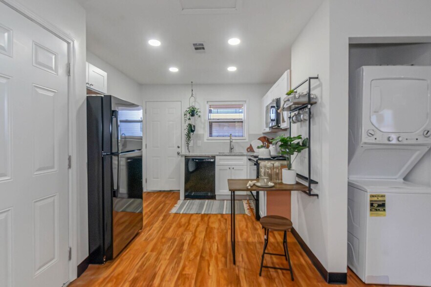 Interior Photo - The Avenue at 3060