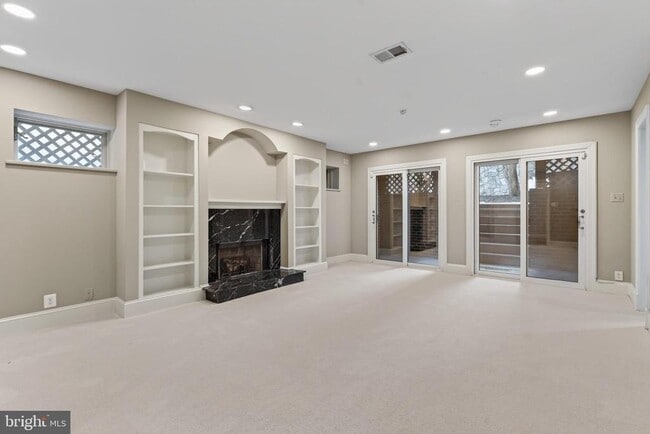 Building Photo - 5430 Chevy Chase Pkwy NW