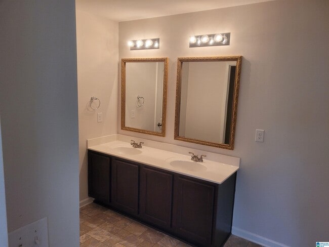 Building Photo - 407 W Park Dr