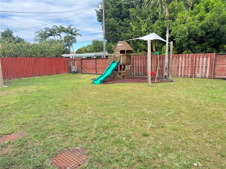 Building Photo - 3807 Hayes St