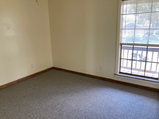 Building Photo - 5018 Desoto St