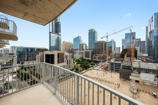 Building Photo - 360 Nueces St