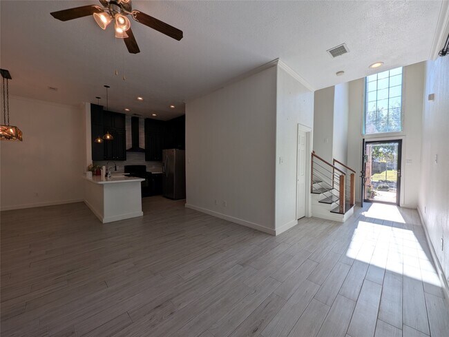 Building Photo - 913 Sweet Pine Dr