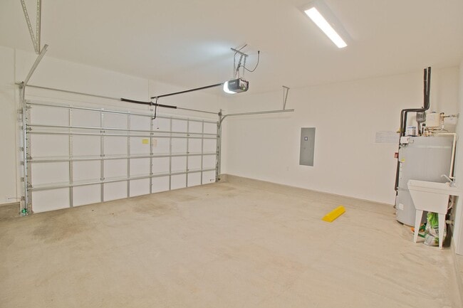 Building Photo - Ikena-Ho'opili/4 BD/2.5 BA/4 PK/ Available February 1