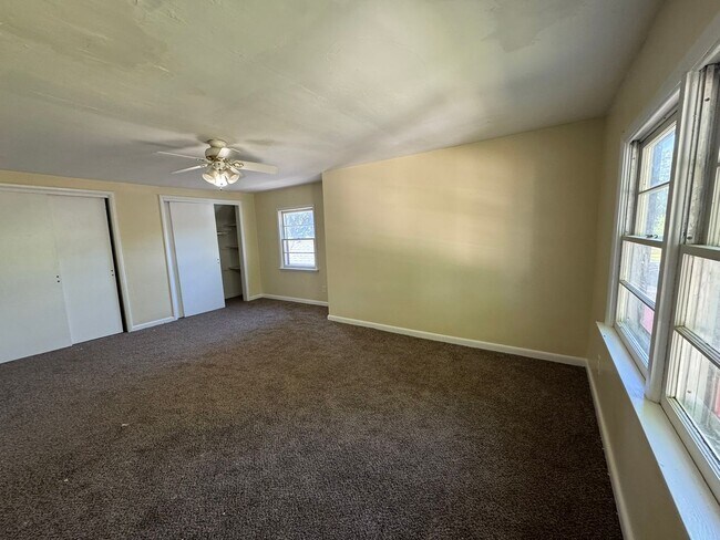 Building Photo - 1127 Lodge Ave