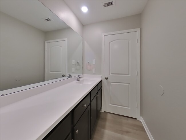 Building Photo - 23048 Shakespeare Dr