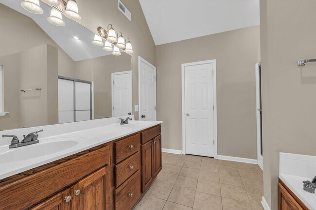 Building Photo - 5623 Crooked Creek Dr