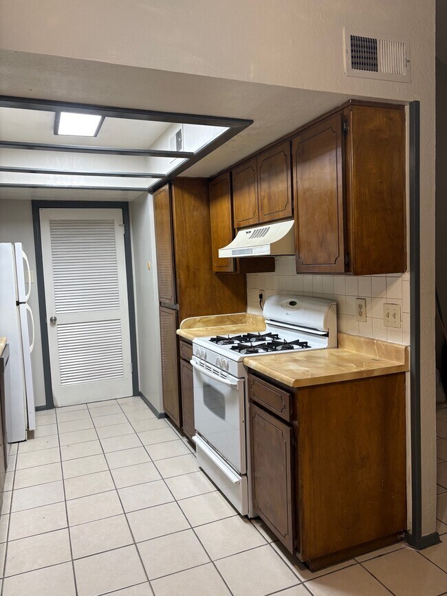 Building Photo - 1901 Amy Sue Dr