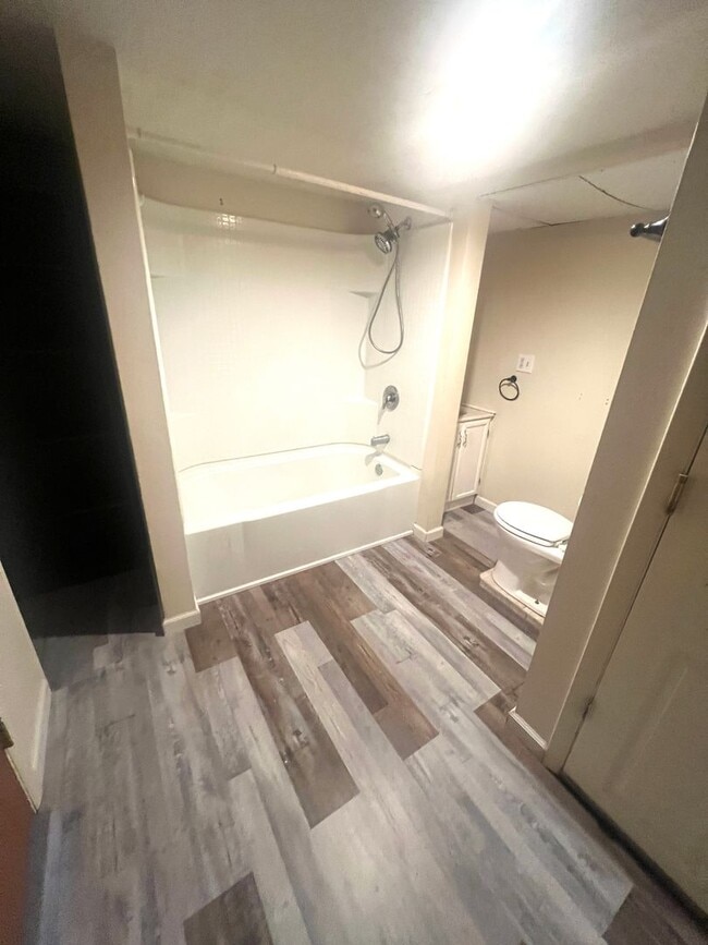 Building Photo - 424 N 13th Ave