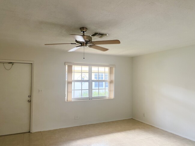 Living area - 1406 NE 17th Ct