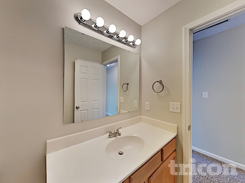 Building Photo - 4066 Knollwood Ave