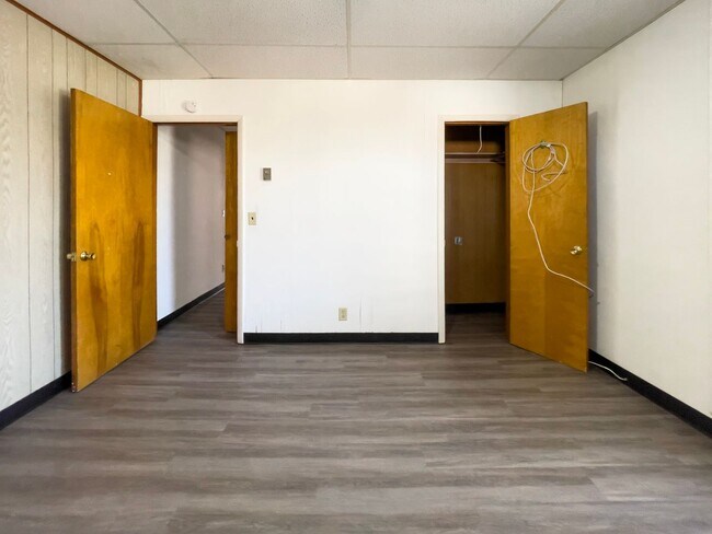 Building Photo - Charming 1-Bedroom Apartment Near Ball State!