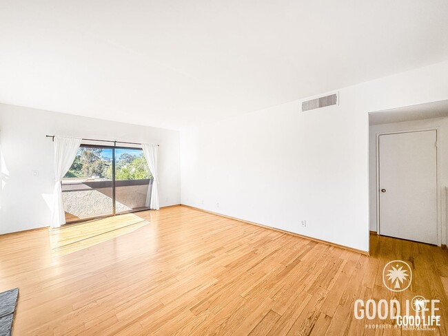 Building Photo - Spacious 4Bd/3Ba Townhome near SDSU - $500 off the 1st month's rent with a signed lease prior to ...