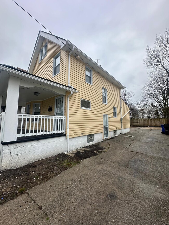Building Photo - 3377 E 135th St