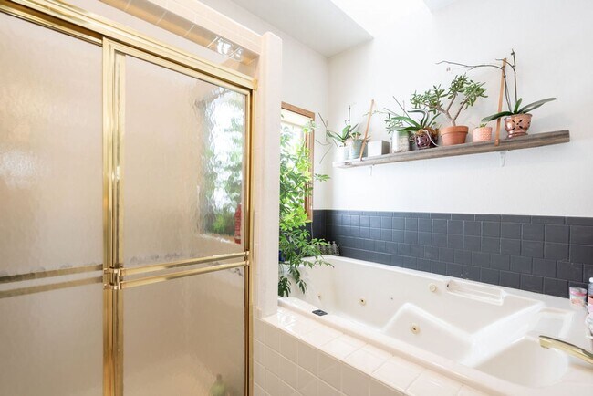 Building Photo - Beautiful and spacious 5 bedroom home located near Long Pond Reservoir in NE Fort Collins