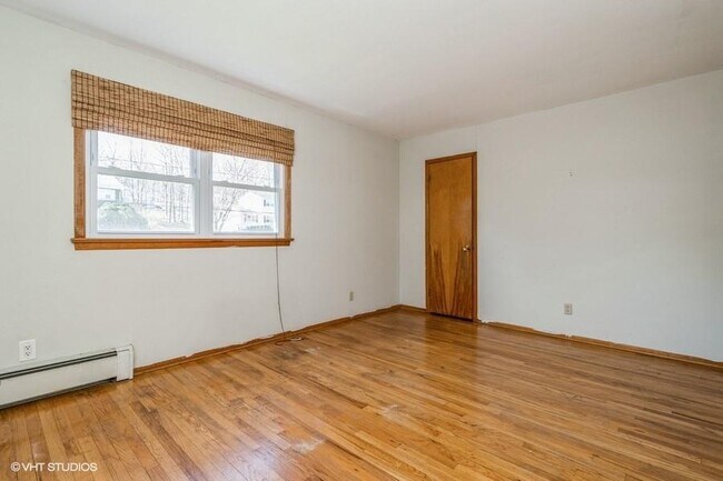 Building Photo - 126 Linden Ln