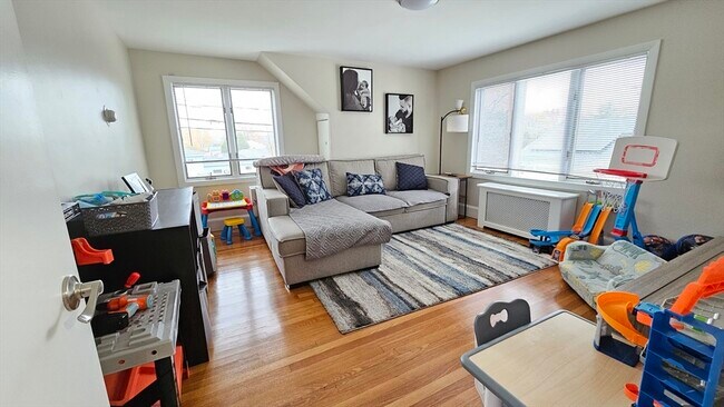 Primary Photo - 539 Malden St