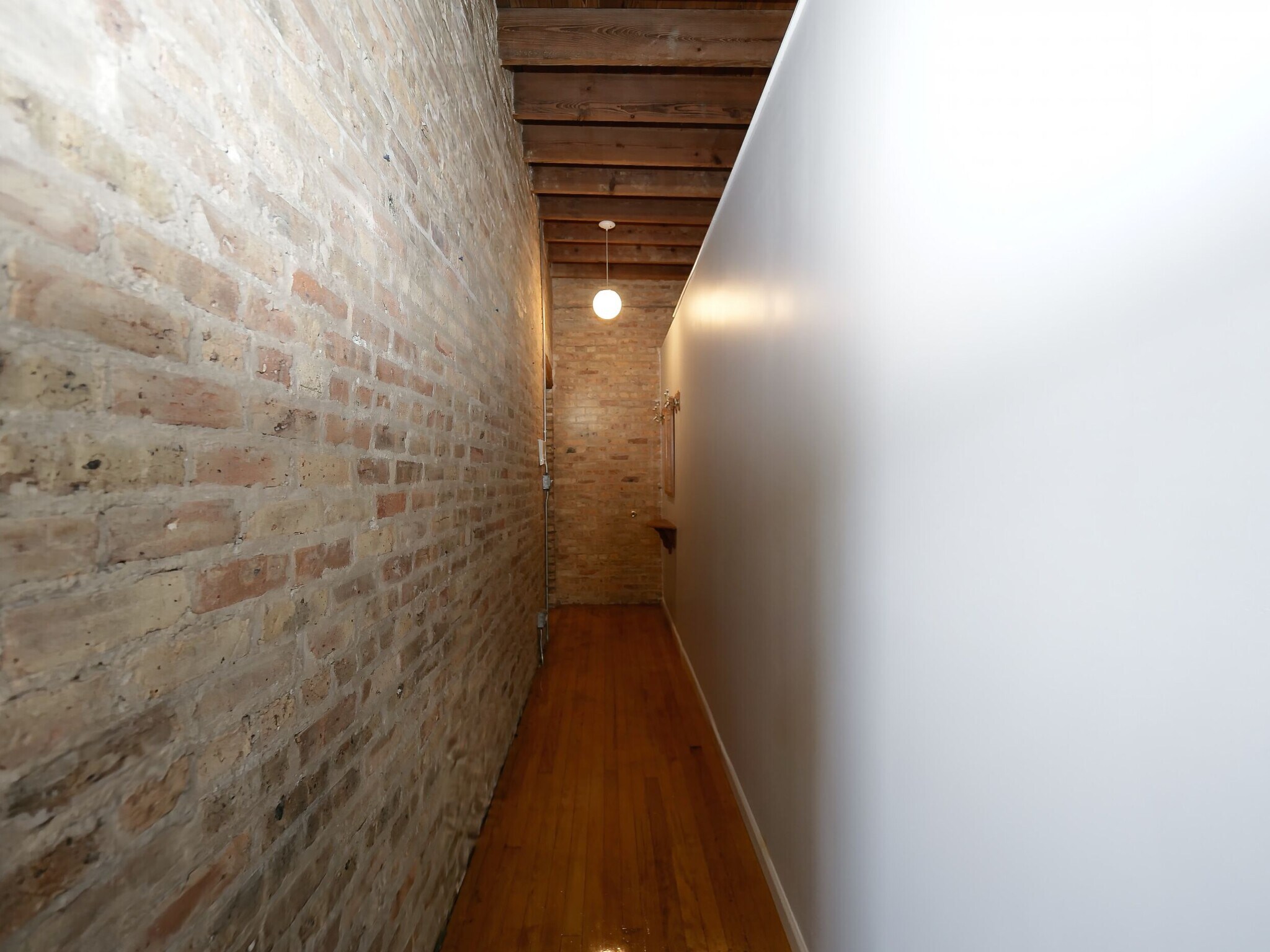 Building Photo - 2849 W Belmont Ave