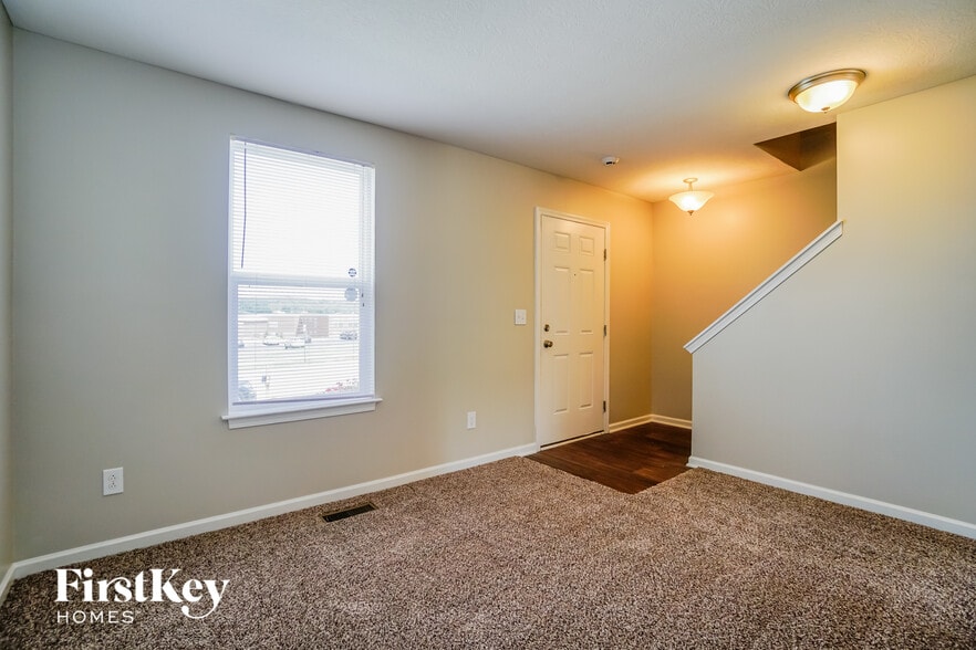 Building Photo - 2144 Greencrest Way