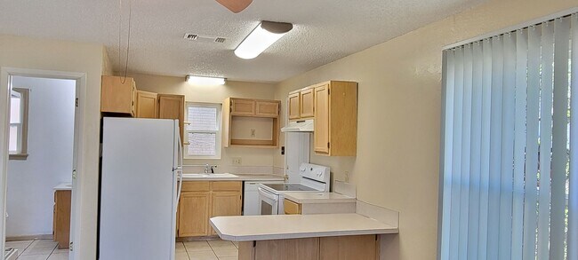 Building Photo - rs0401