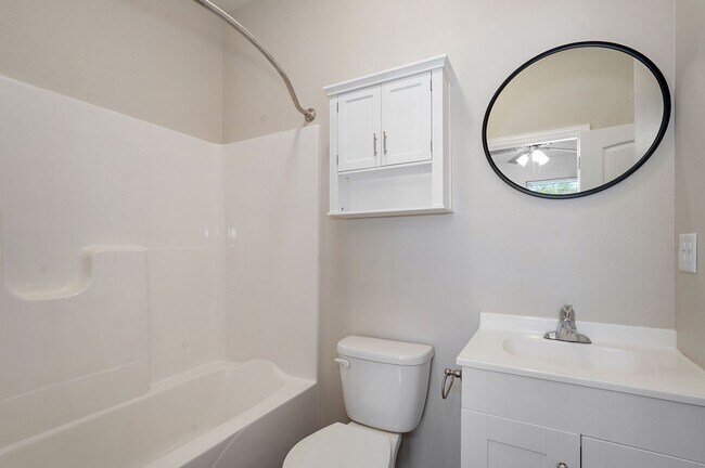 Building Photo - 304 S Hampton Ave