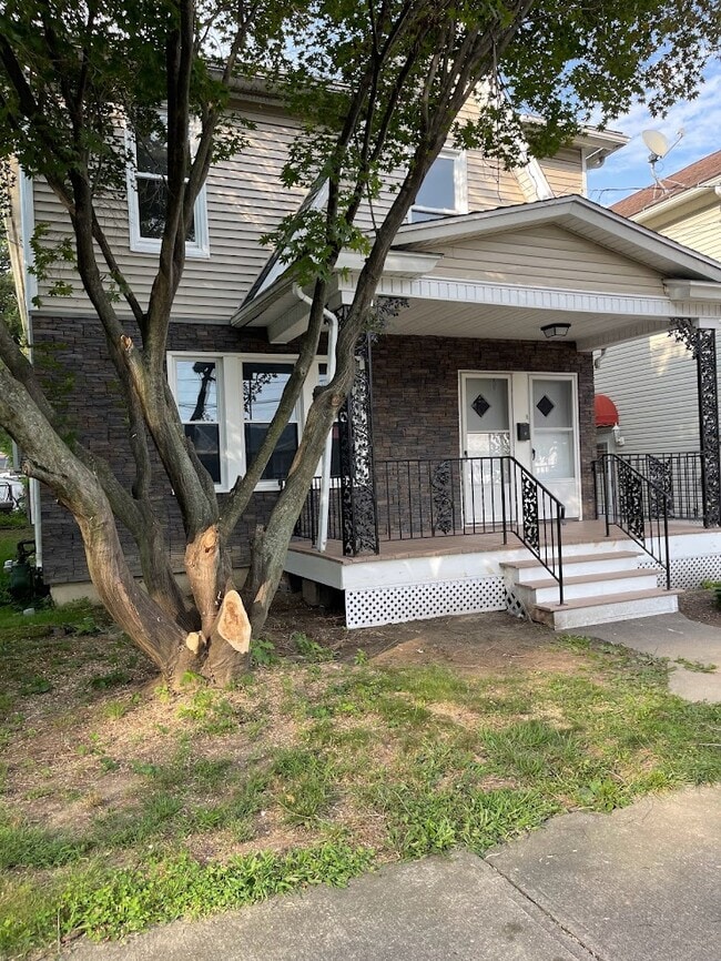 Primary Photo - 111 Maffett St