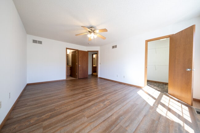 Building Photo - 4892 Bluff Heights Trail SE