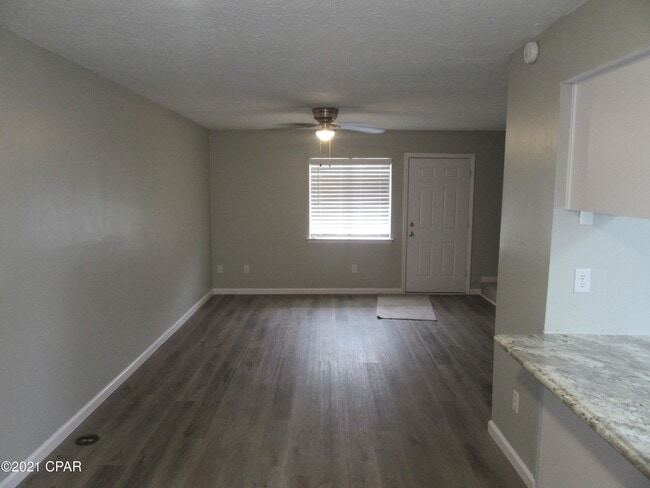 Building Photo - 2914 Sequoia Ave