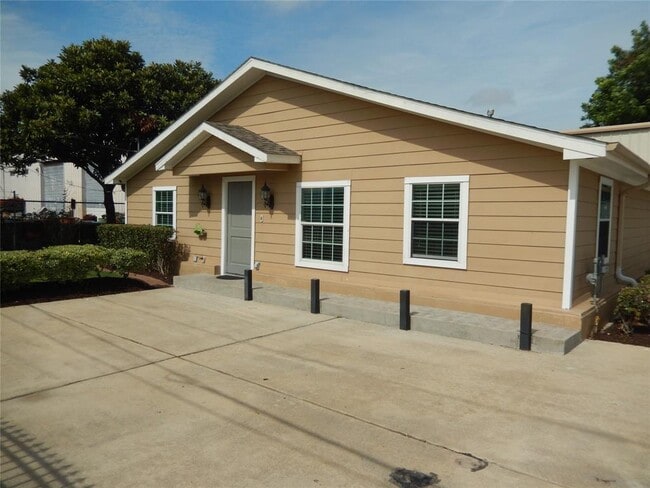 Building Photo - 3802 Osage St