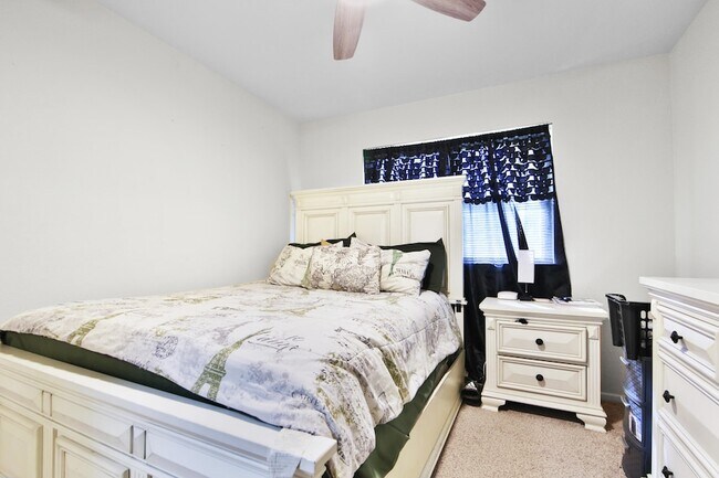 Building Photo - 5625 Amherst St