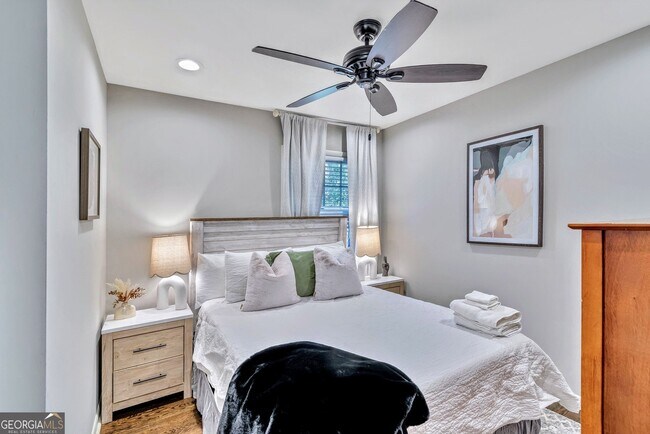 Building Photo - 2480 Powers Ferry Dr SE