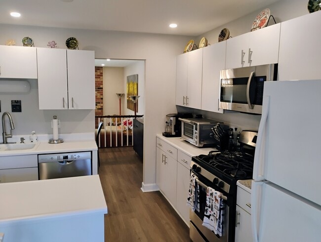 Building Photo - 3061 Pheasant Creek Dr