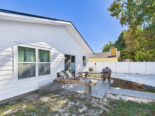 Building Photo - 38 Cape Dr NW