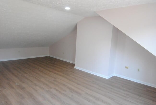 Building Photo - 25 Cadogan Way
