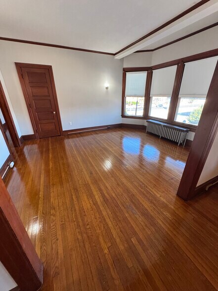 Building Photo - 3 E Chestnut St