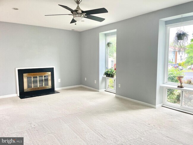 Building Photo - 1009 Kings Ct