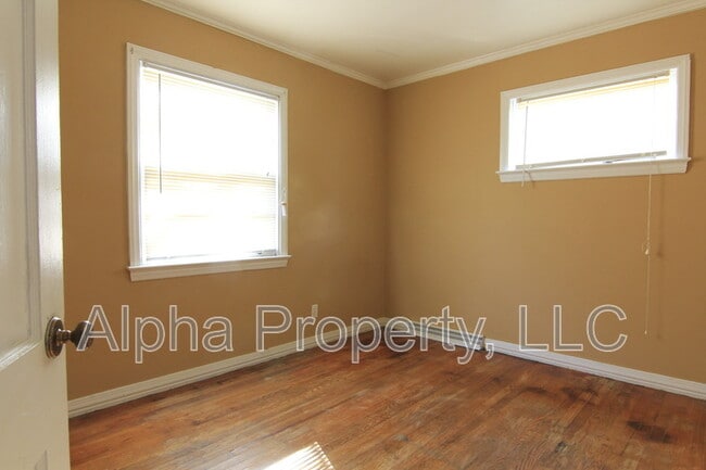 Building Photo - 5 Valley View Dr