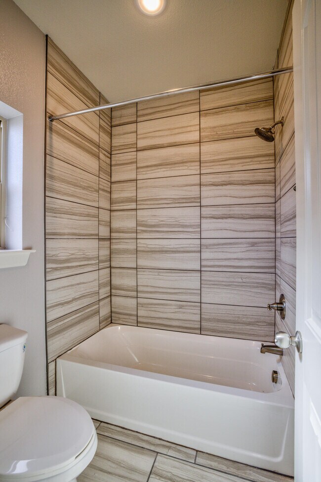 Building Photo - 11491 Summer Dr