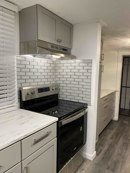 Building Photo - 1523 12th Ave N