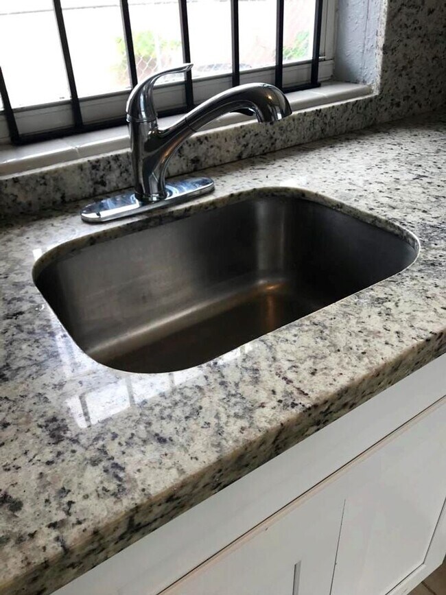 Building Photo - Two charming Houses available for Rent