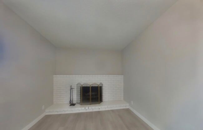 Building Photo - Available And Ready Now!