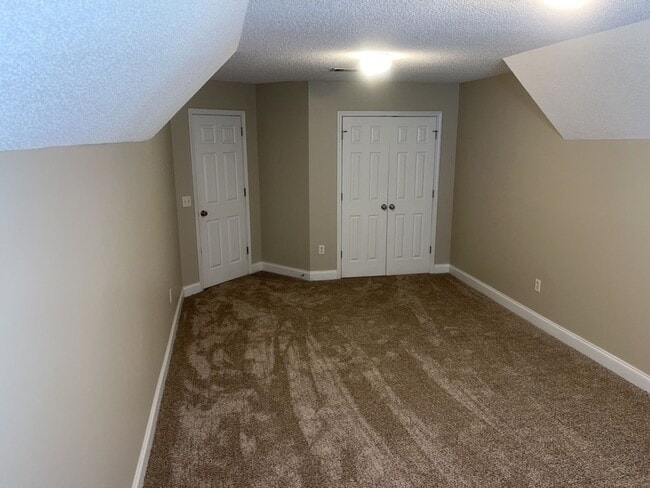 Building Photo - 186 Bristol Way