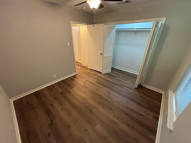Building Photo - 5610 Montview St