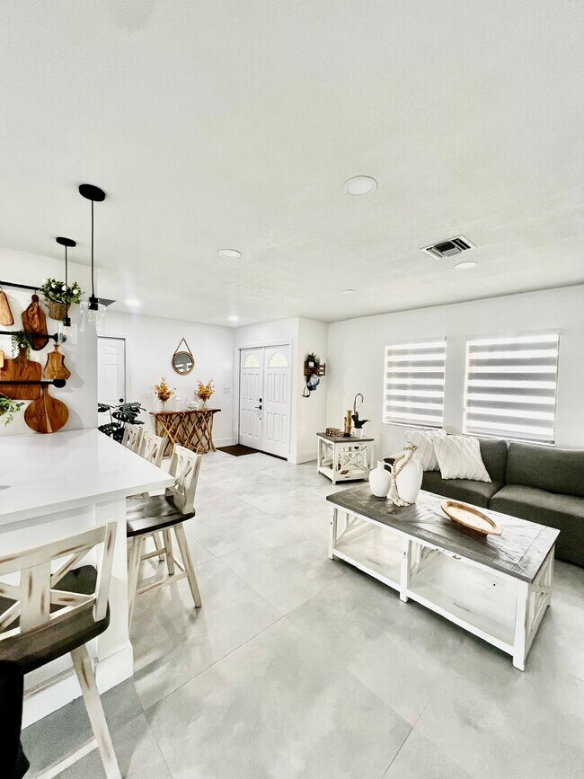 Building Photo - 231 SE 45th Terrace