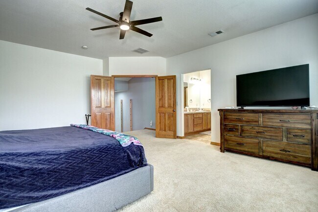 Building Photo - Canterberry Crossing Parker CO 4 bed 3 bat...
