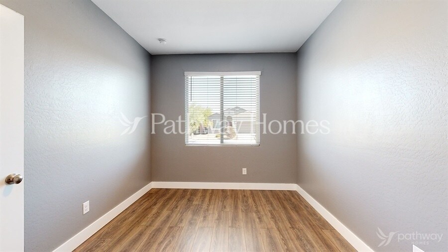 Building Photo - 30995 W Whitton Ave