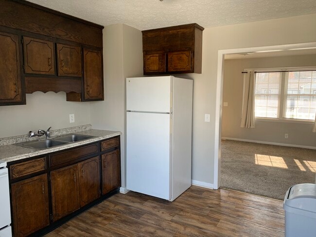 Building Photo - 105 Hill Rd