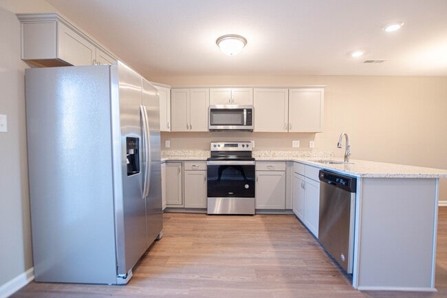 Building Photo - Like New Two Bedroom!