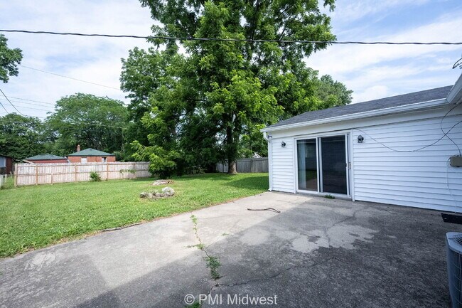 Building Photo - "Charming 4-Bedroom Retreat with Spacious Living in Indianapolis!"