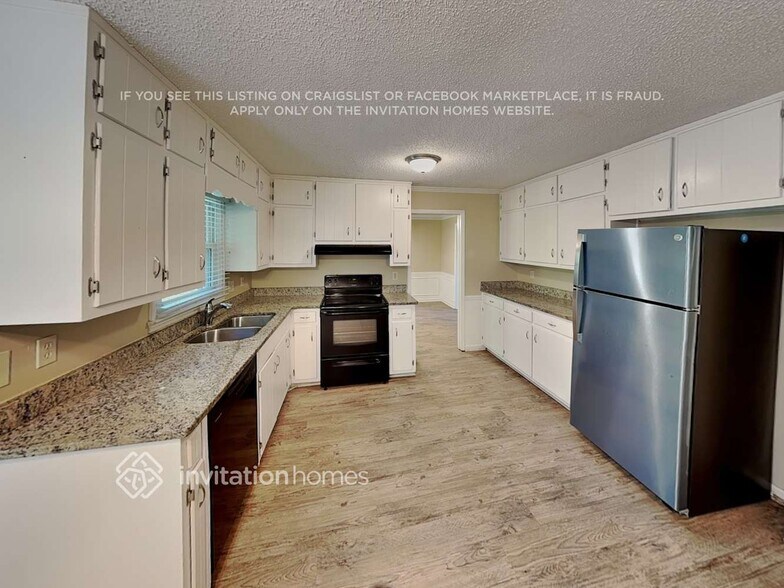 Building Photo - 1212 Summit Chase Dr SW
